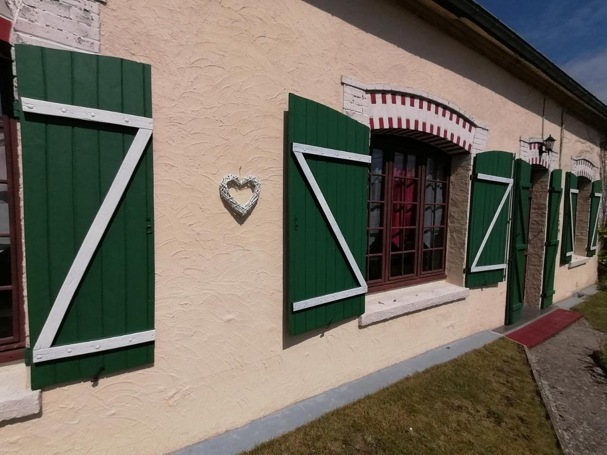 La Cle Des Champs Vila Longueval Exterior foto